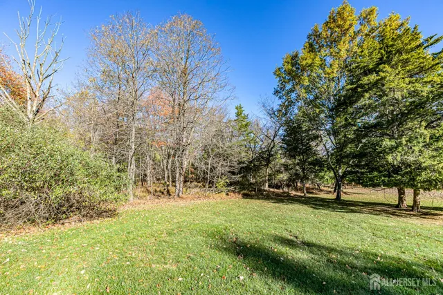 $949,000 | 13 Setter Place, Kendall Park, NJ 08824