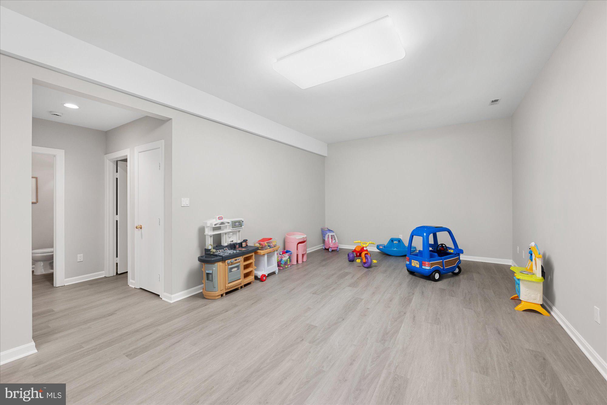 9600 Eagle Ridge Drive Bethesda, MD 20817 - Photo 34 of 38