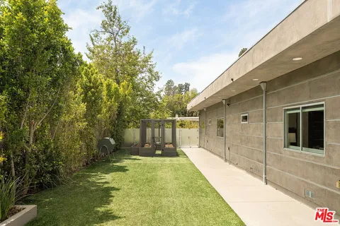 a house view with a outdoor space