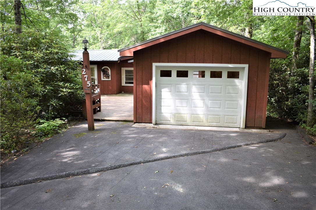 275 Ivy Road Newland, NC 28657 - Photo 3 of 23