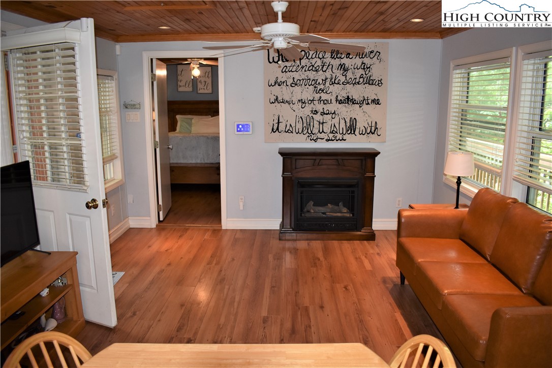 275 Ivy Road Newland, NC 28657 - Photo 8 of 23