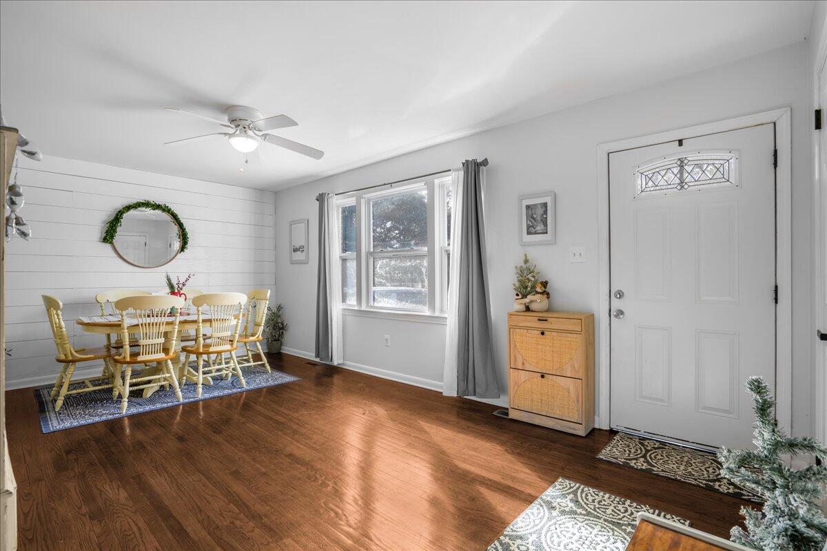 2578 Ridgewood Avenue Charleston, SC 29414 - Photo 3 of 25 Living /Dining Area