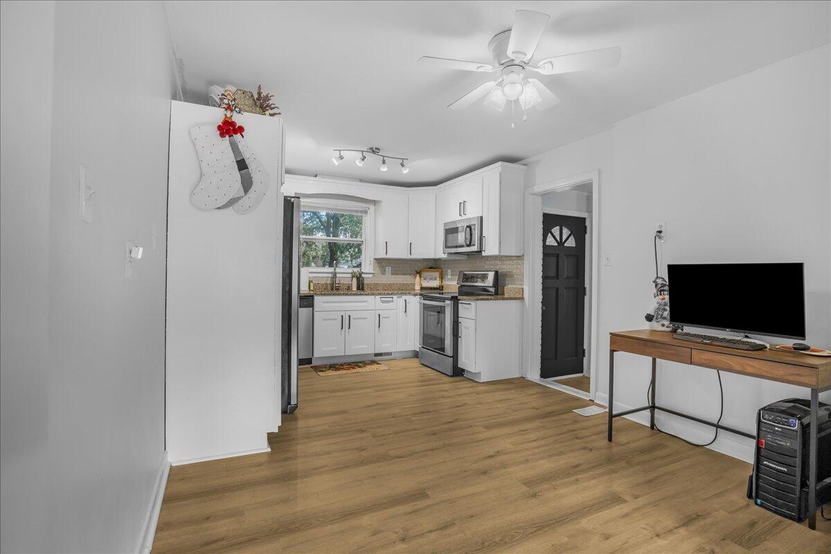 2578 Ridgewood Avenue Charleston, SC 29414 - Photo 7 of 25 Kitchen