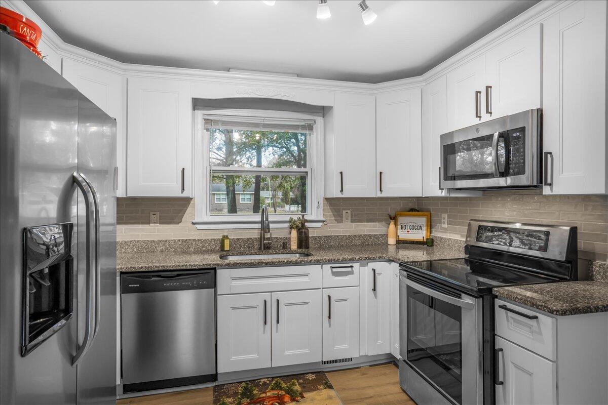 2578 Ridgewood Avenue Charleston, SC 29414 - Photo 8 of 25 Kitchen