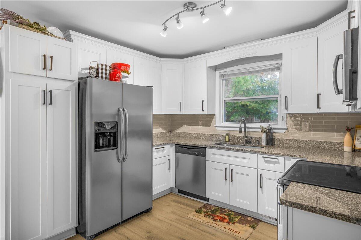 2578 Ridgewood Avenue Charleston, SC 29414 - Photo 9 of 25 Kitchen
