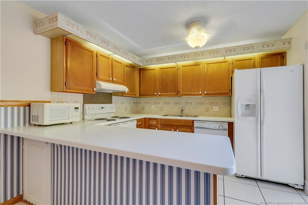 5662 Southeast Windsong Lane Stuart, FL 34997 - Photo 12 of 35