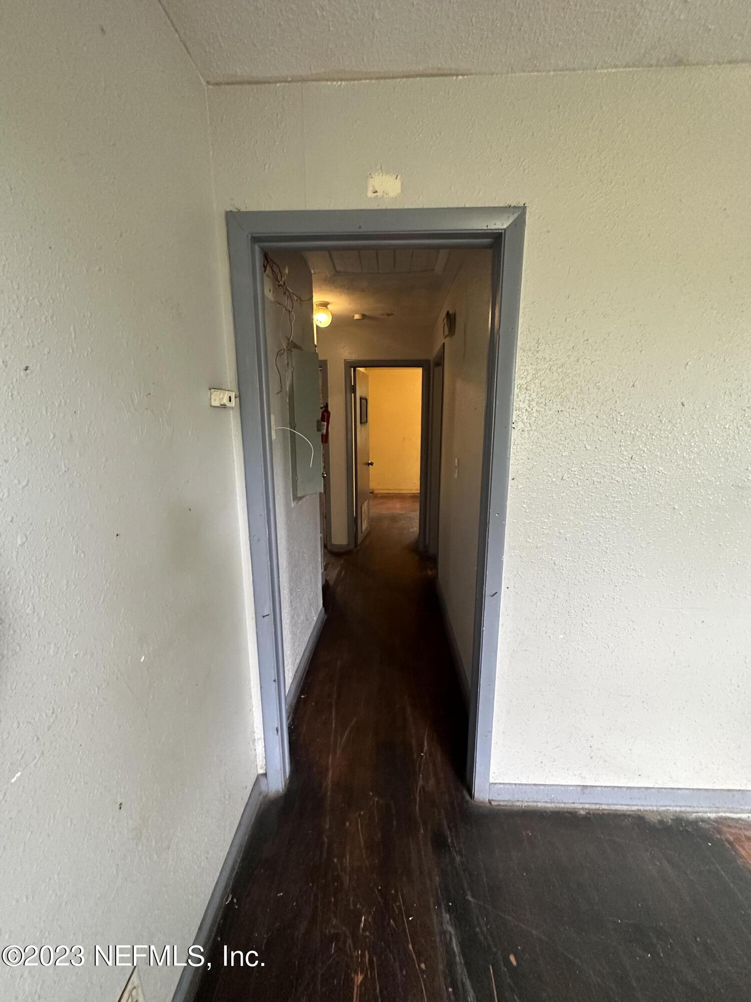 1061 Division Street Jacksonville, FL 32209 - Photo 5 of 10 FE23B8EF-EE6B-4014-A1C3-88B9935B741F
