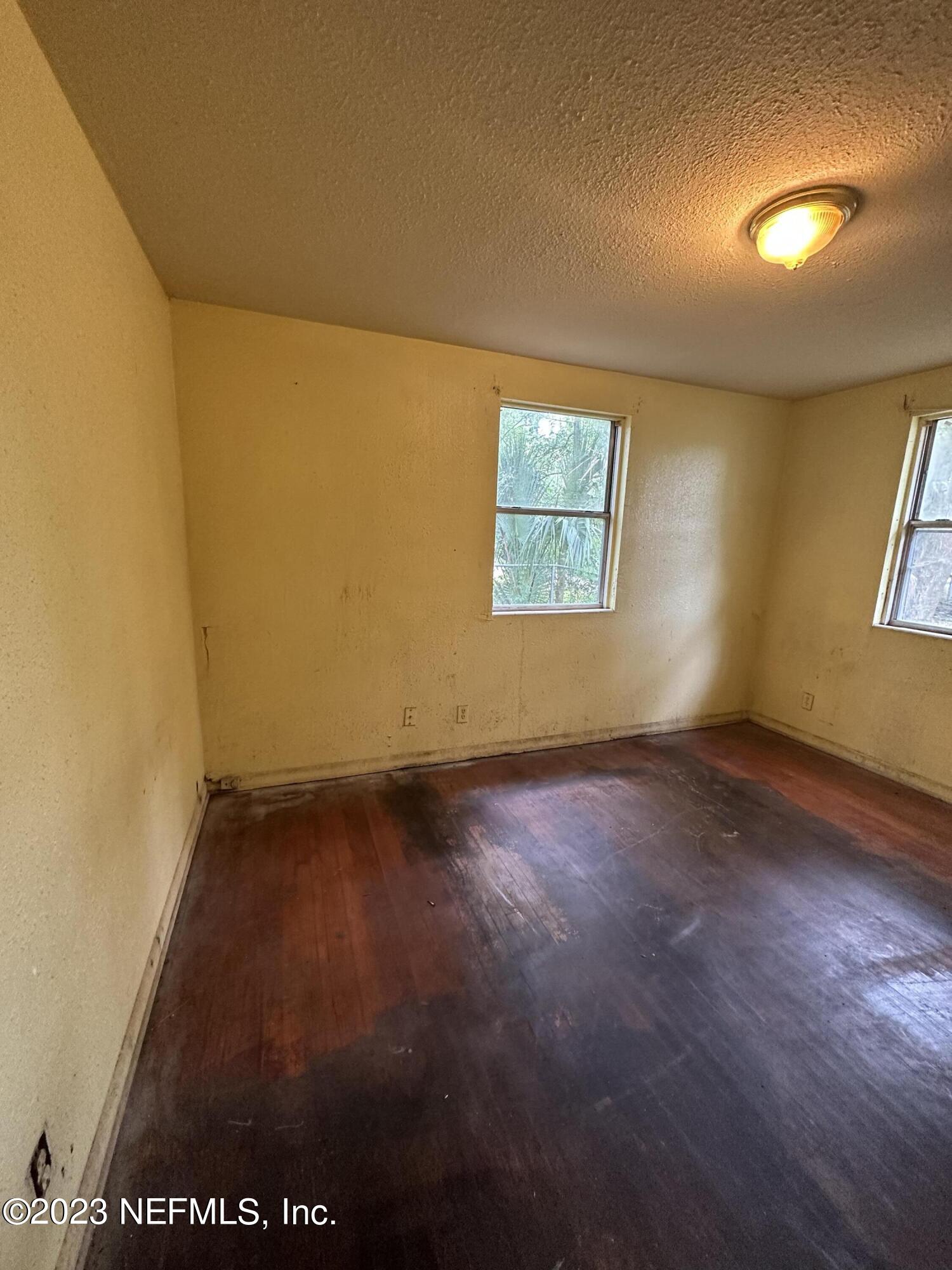 1061 Division Street Jacksonville, FL 32209 - Photo 8 of 10 6A64D968-1A9D-442C-ADB1-0C77F7BDC32C