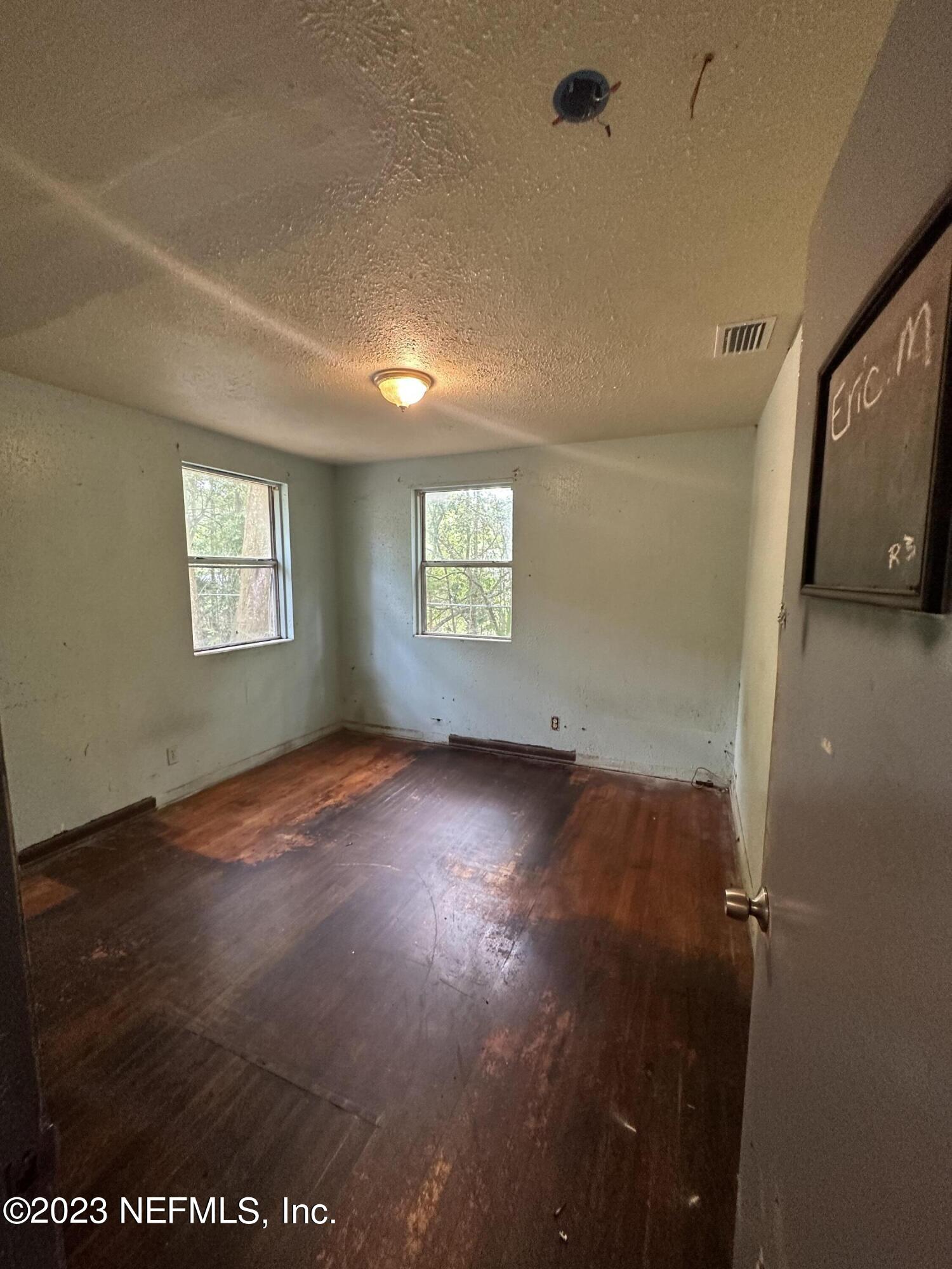 1061 Division Street Jacksonville, FL 32209 - Photo 9 of 10 27A0D1DF-F8A1-428C-87FA-6F3BF02341F4