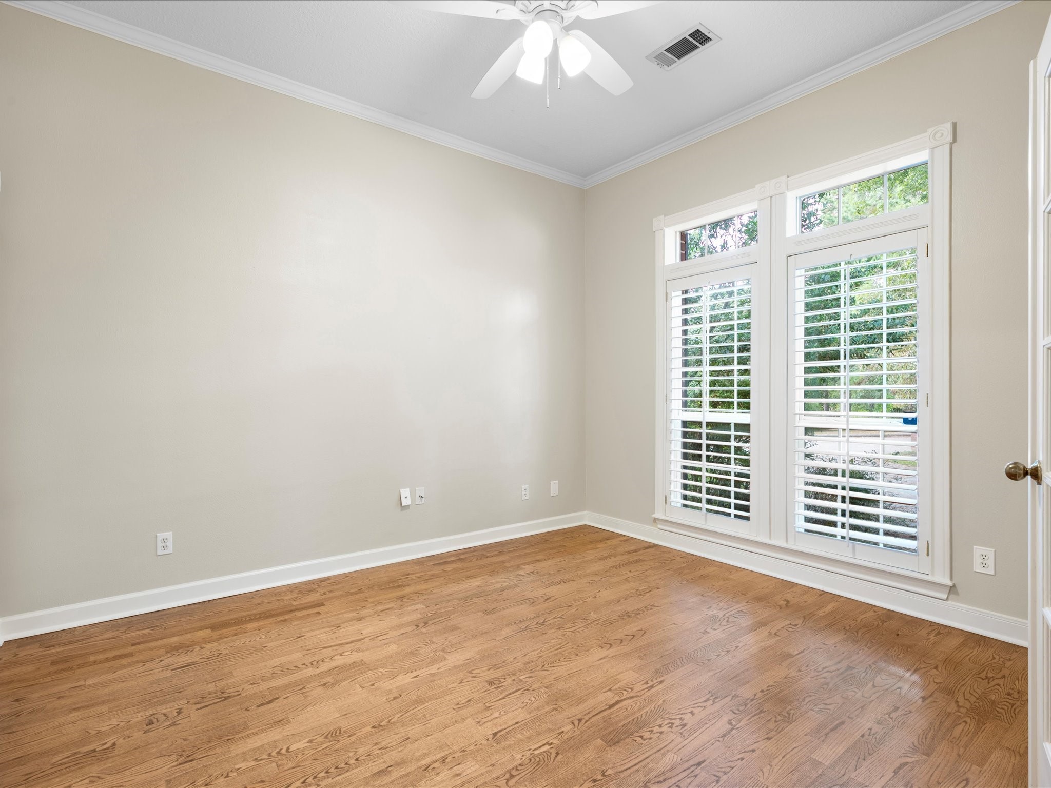 7 Wellesley Drive Conroe, TX 77304 - Photo 16 of 34 a view of an empty room with a window