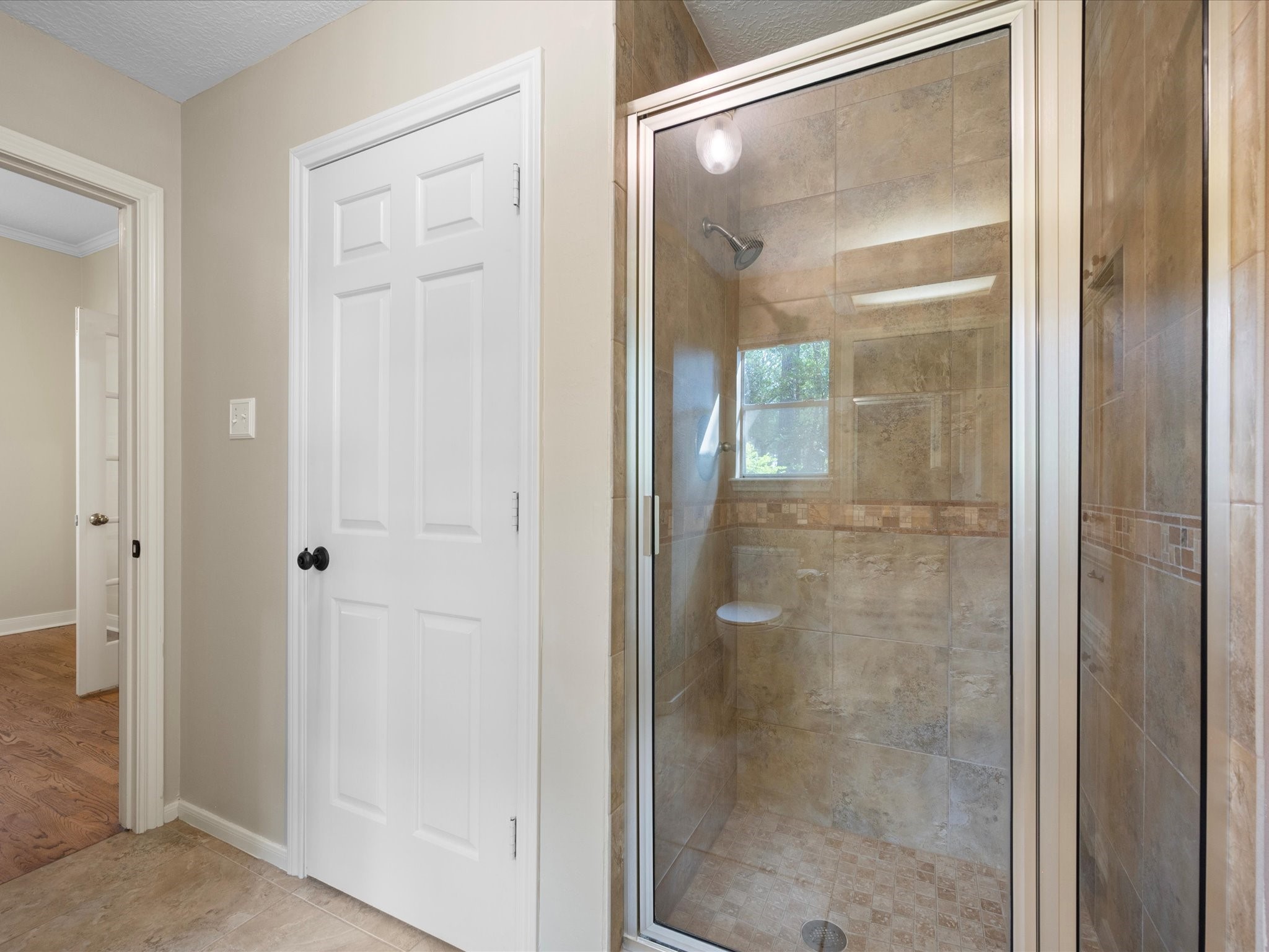 7 Wellesley Drive Conroe, TX 77304 - Photo 18 of 34 a bathroom with a glass shower door