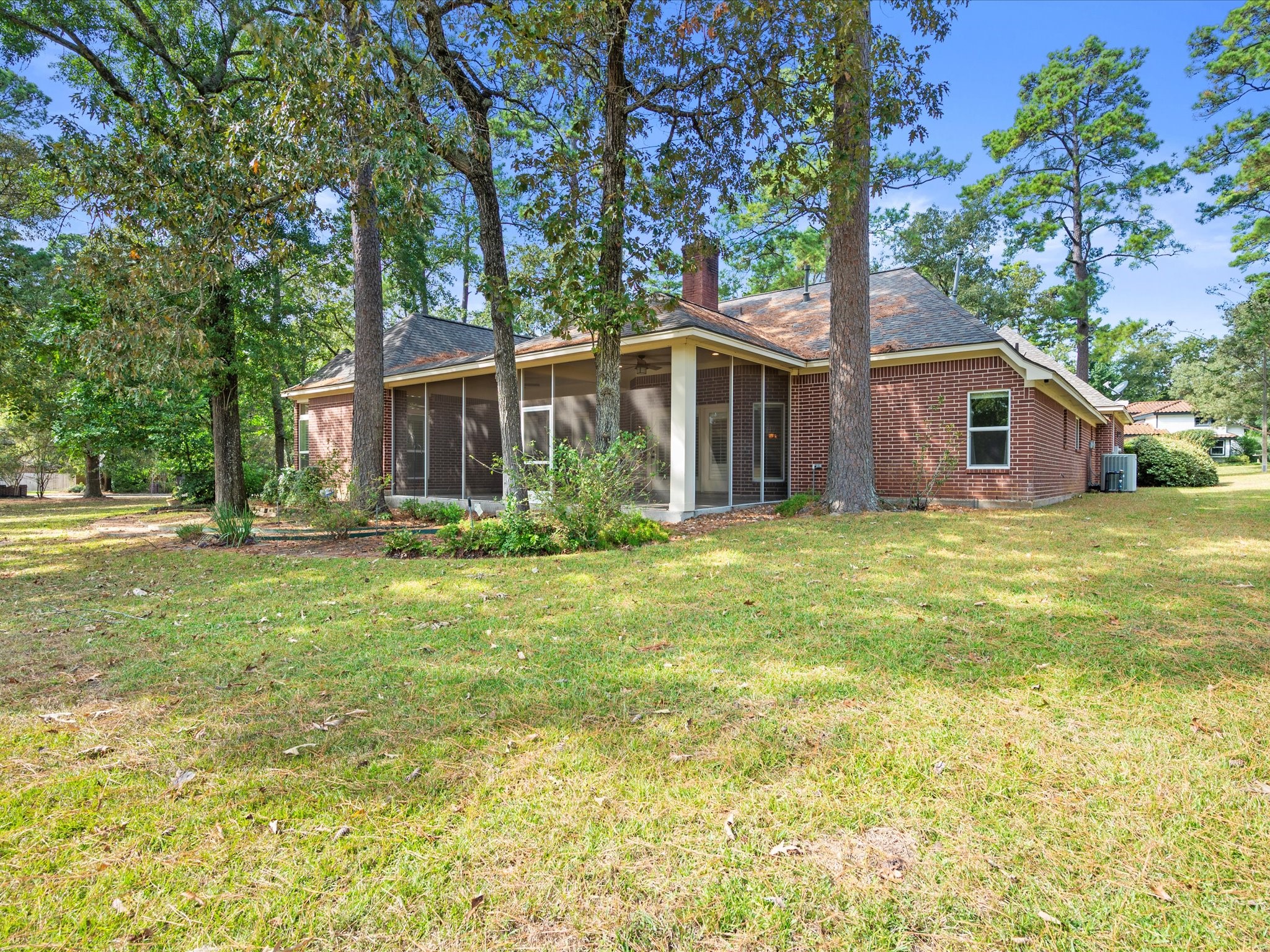 7 Wellesley Drive Conroe, TX 77304 - Photo 25 of 34 a front view of house with yard and green space