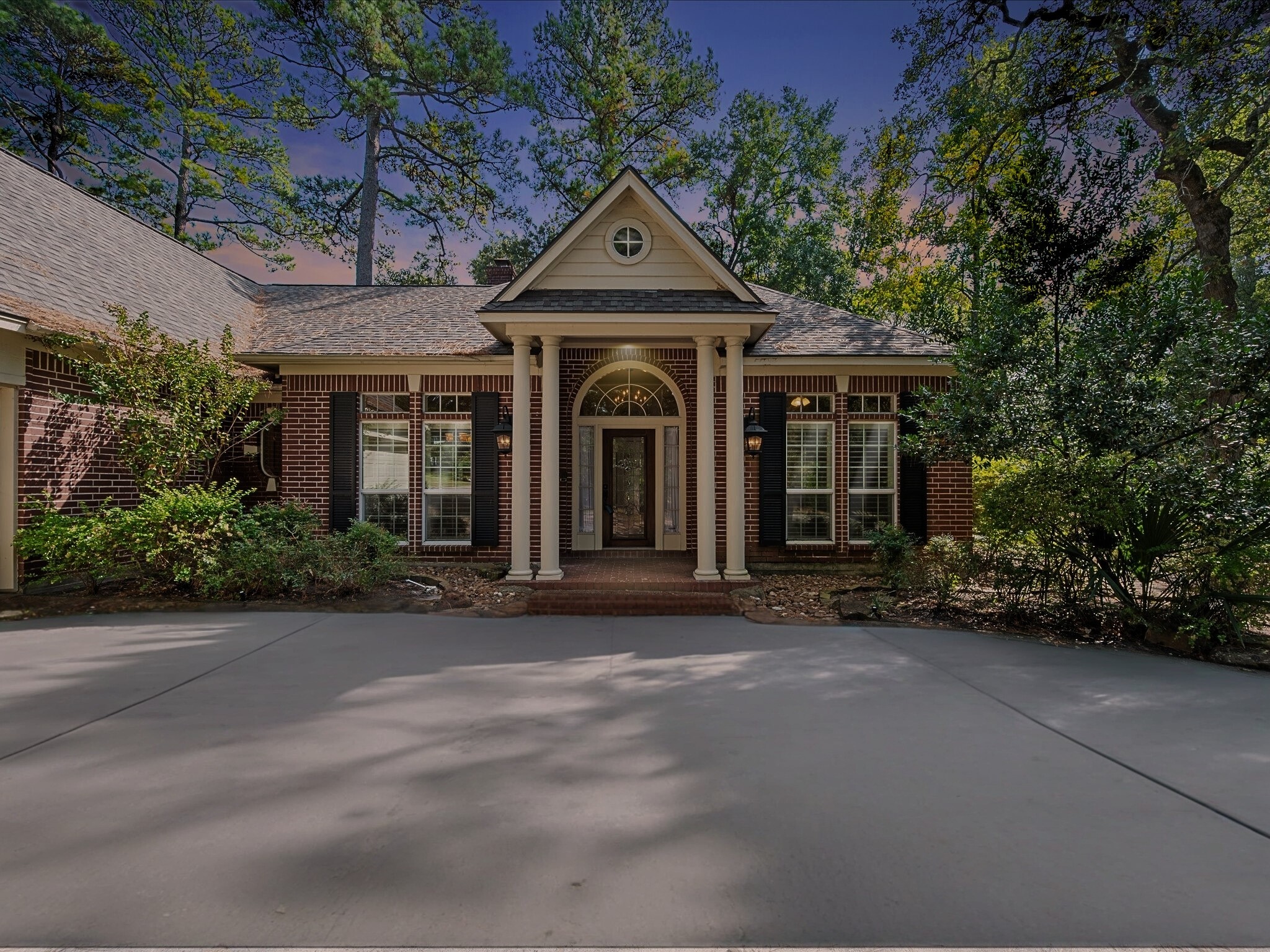 7 Wellesley Drive Conroe, TX 77304 - Photo 31 of 34 a view of a house with a garden