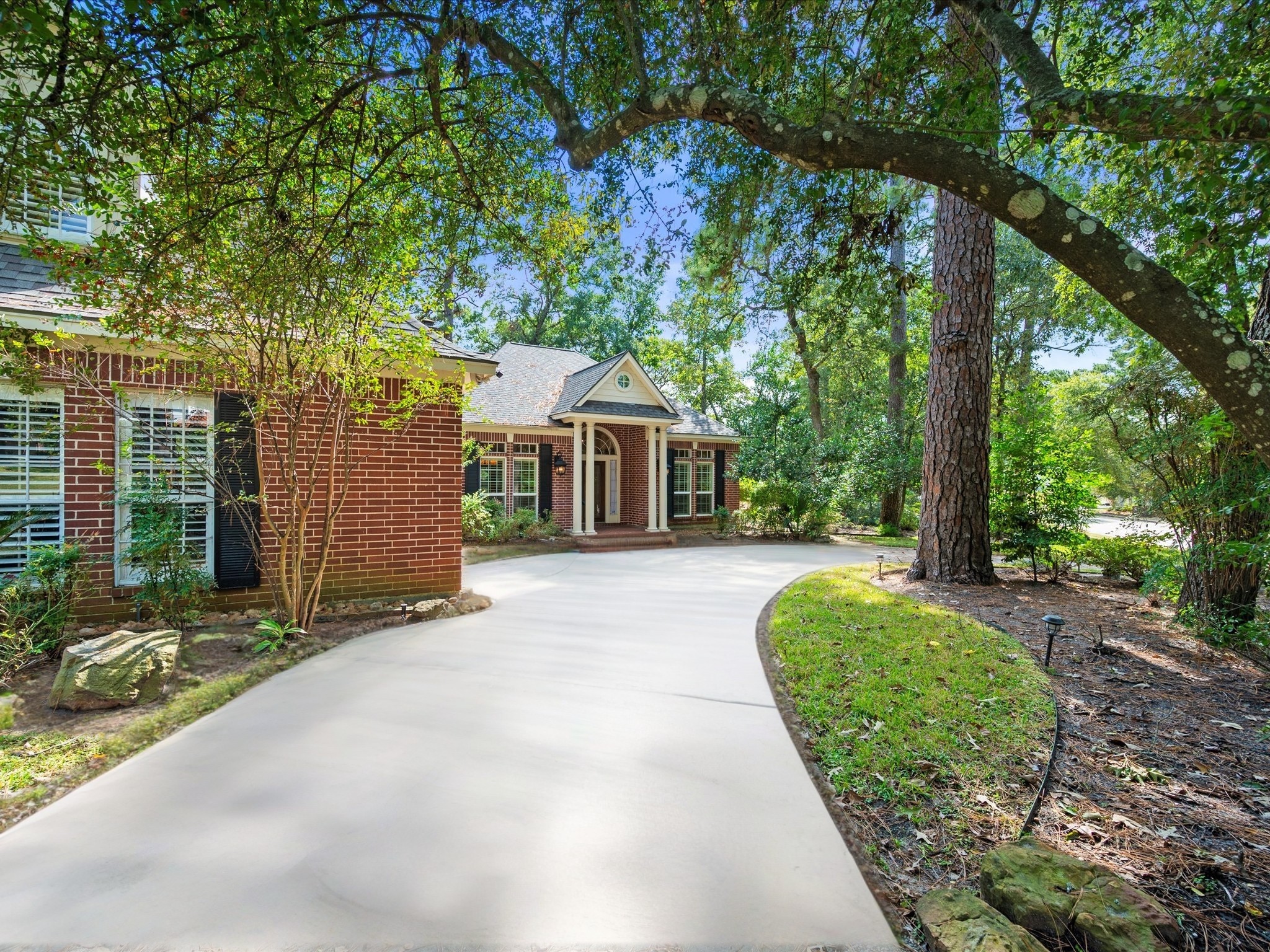 7 Wellesley Drive Conroe, TX 77304 - Photo 32 of 34 front view of a house with a yard