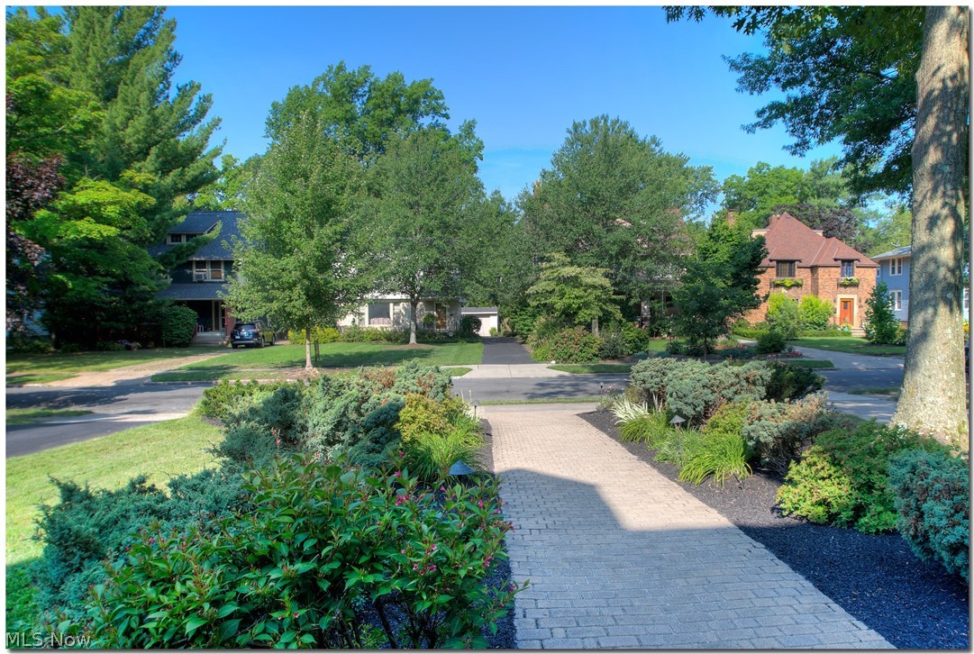 1541 Compton Road Cleveland Heights, OH 44118 - Photo 4 of 35