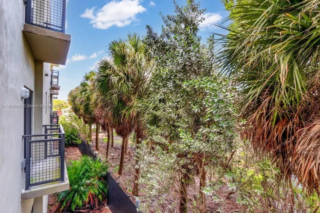 $1,925 | 339 West 78th Road, Unit 203, Hialeah, FL 33014