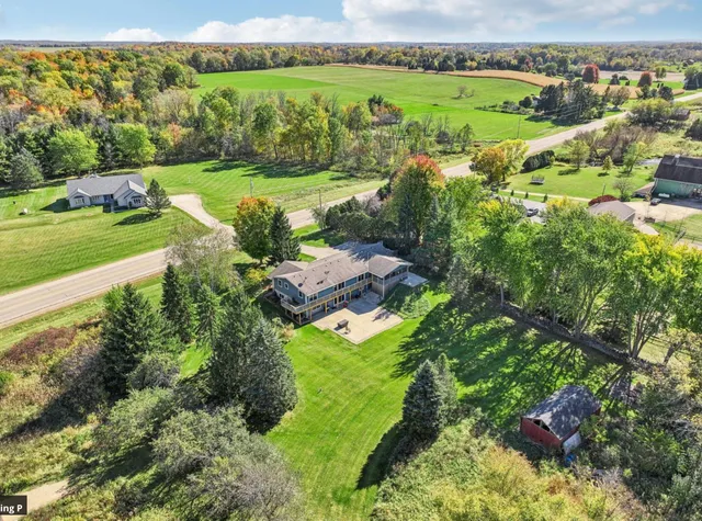 $740,000 | N1259 County Road P, Oconomowoc, WI 53066