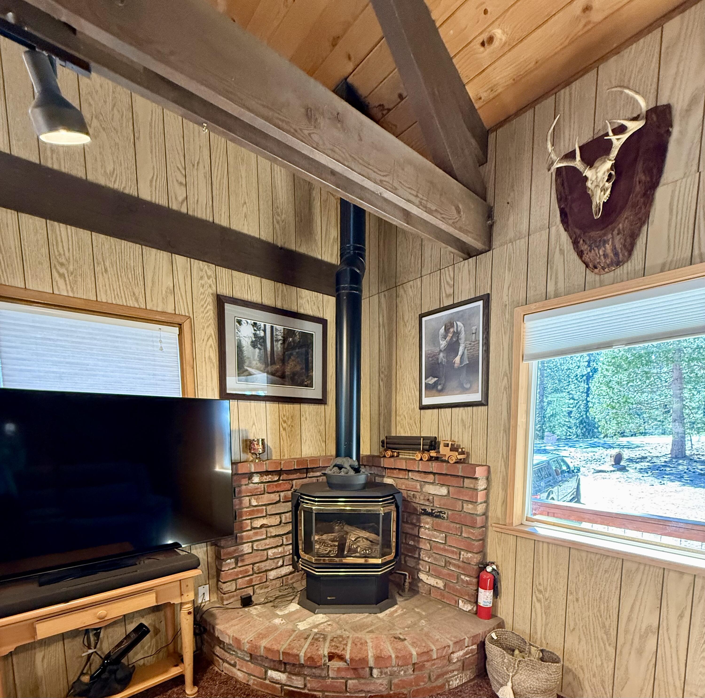 57603 Crest Drive Springville, CA 93265 - Photo 3 of 44 Enjoy cozy evenings by a fire