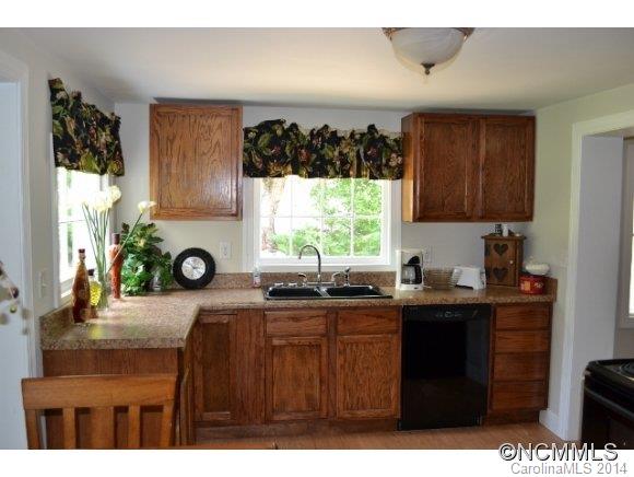 800 River Road Hot Springs, NC 28743 - Photo 11 of 23 Gallery Image 11