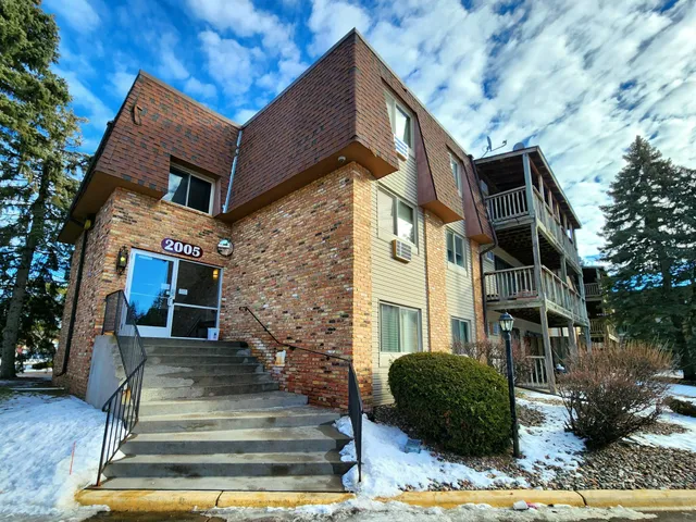 $59,900 | 2005 East 122nd Street, Unit A14, Burnsville, MN 55337