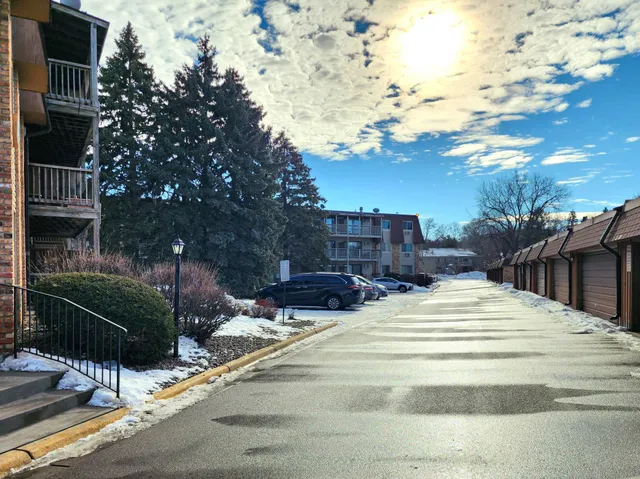 $59,900 | 2005 East 122nd Street, Unit A14, Burnsville, MN 55337