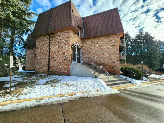 $59,900 | 2005 East 122nd Street, Unit A14, Burnsville, MN 55337