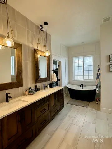 $1,299,000 | 10082 Riverbend Place, Middleton, ID 83644