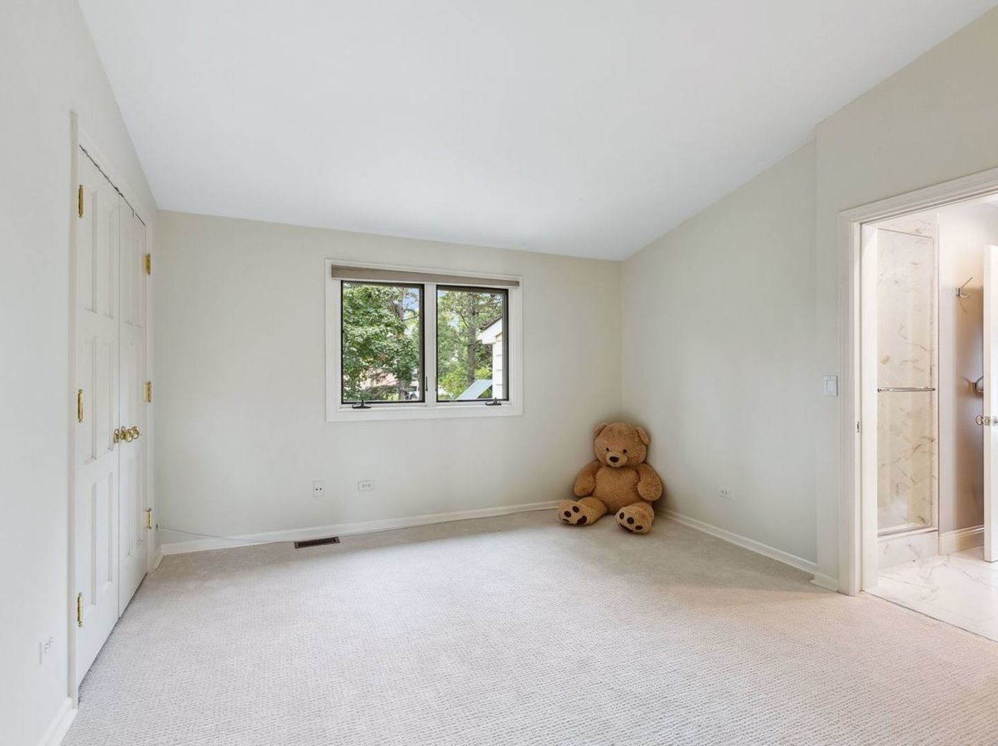 694 Buena Road Lake Forest, IL 60045 - Photo 26 of 39 a room with a window