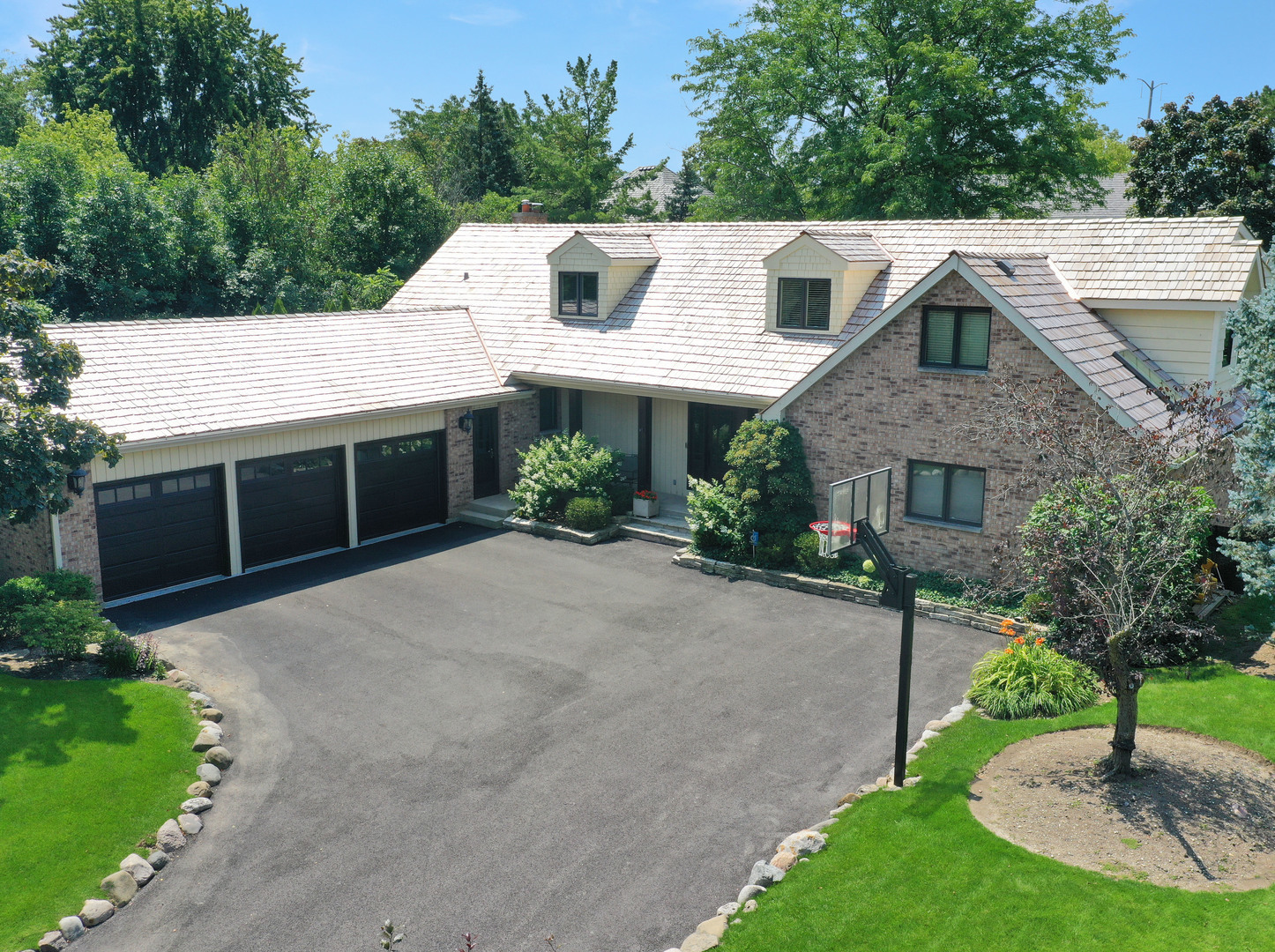 694 Buena Road Lake Forest, IL 60045 - Photo 38 of 39 a aerial view of a house with a yard