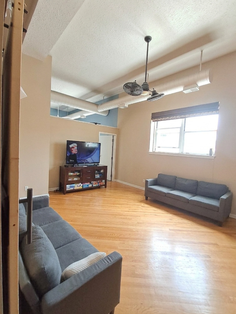 1019 West Jackson Boulevard, Unit 2J Chicago, IL 60607 - Photo 2 of 16