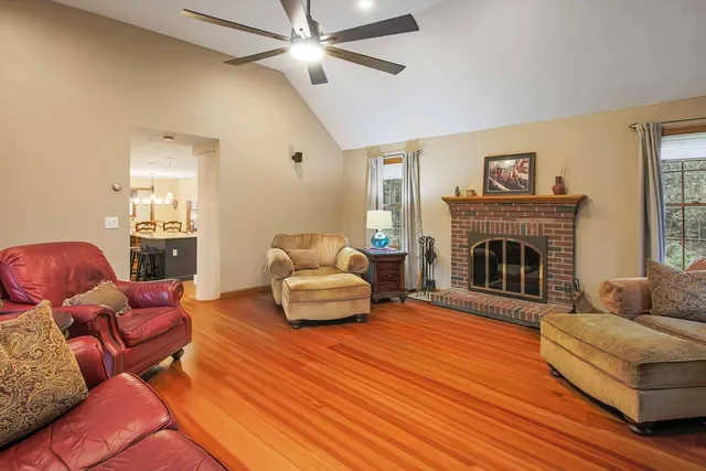 $799,999 | 5 Wildflower Drive, Sutton, MA 01590