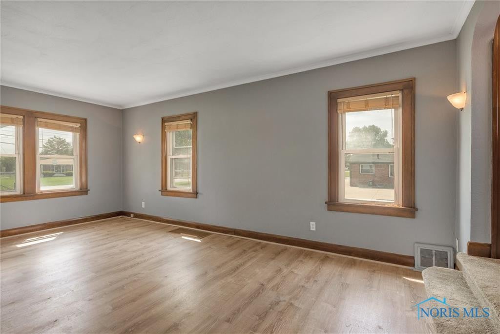 464 South Coy Road Oregon, OH 43616 - Photo 6 of 50 Gallery Image 6