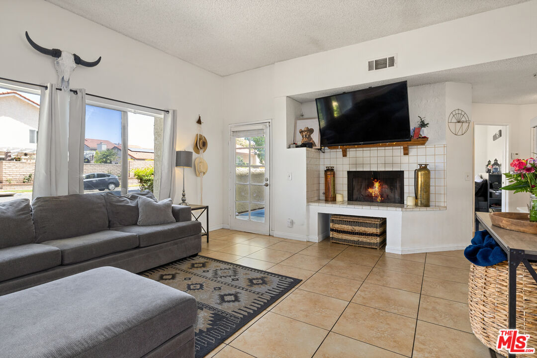 3192 Darby Street, Unit 114 Simi Valley, CA 93063 - Photo 5 of 21