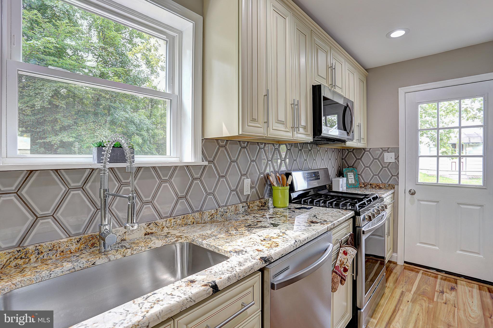 8831 Winterbrook Road Randallstown, MD 21133 - Photo 12 of 42 SS APPLIANCES /Kitchen