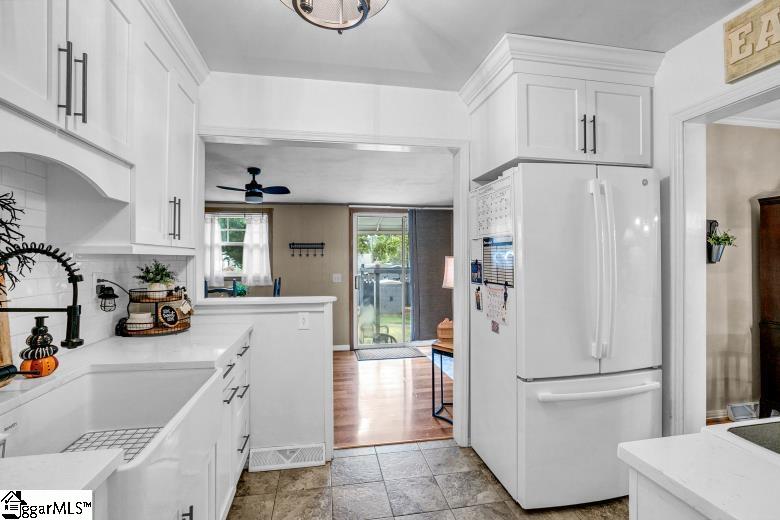 105 Rutledge Avenue Greenville, SC 29617 - Photo 12 of 35 Gallery Image 12