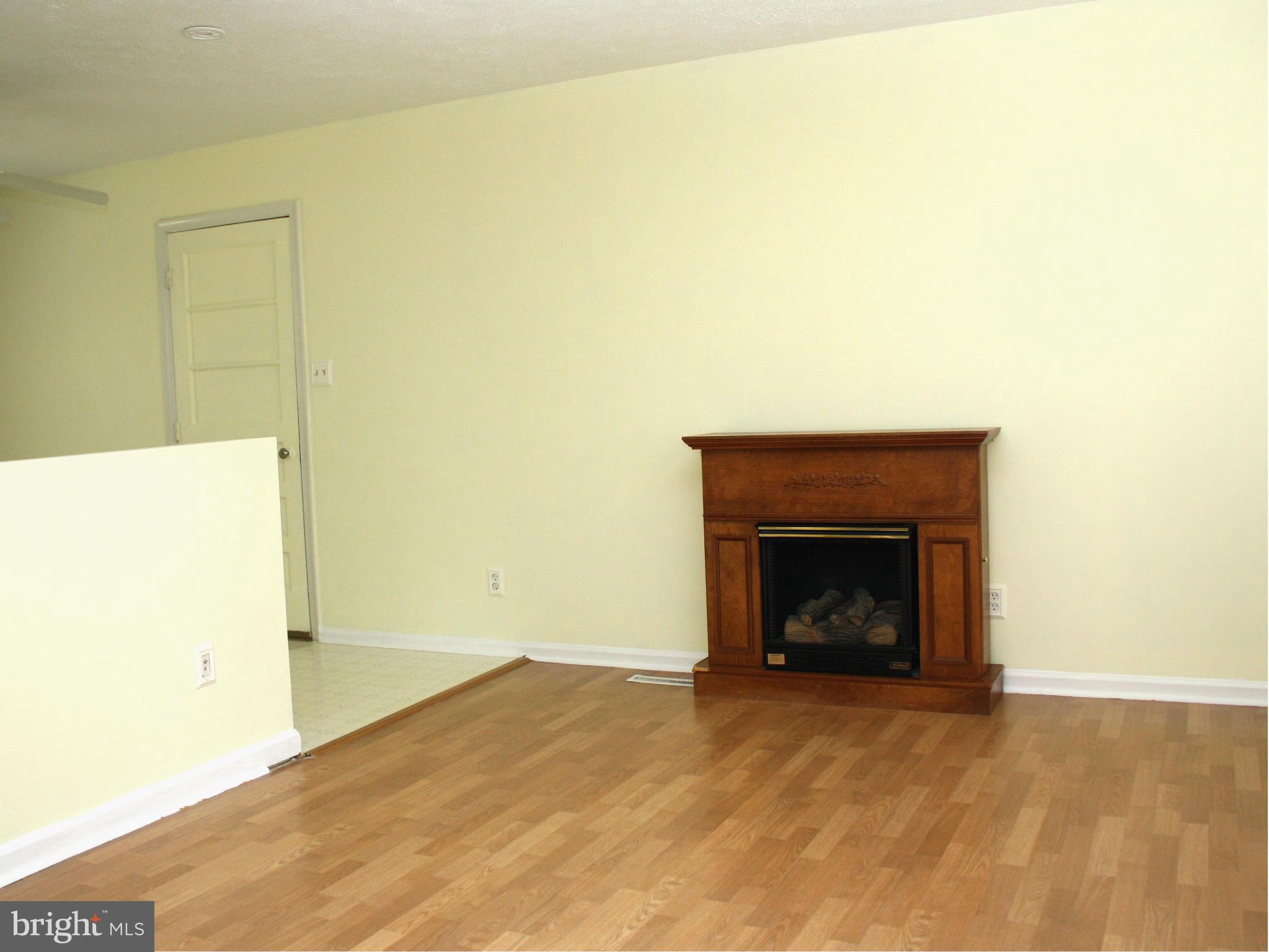 9632 Leavells Road Fredericksburg, VA 22407 - Photo 5 of 28 Living Room