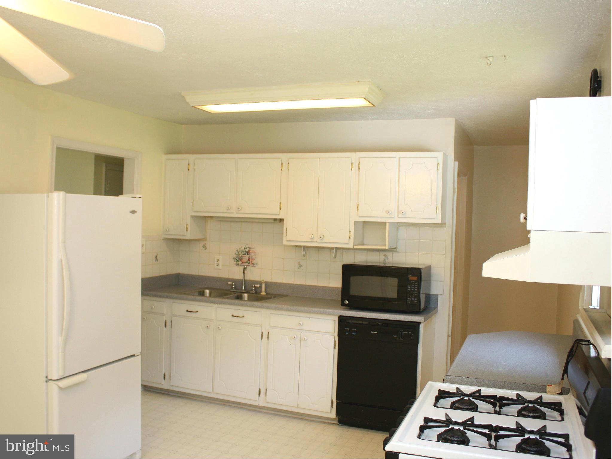 9632 Leavells Road Fredericksburg, VA 22407 - Photo 6 of 28 Kitchen