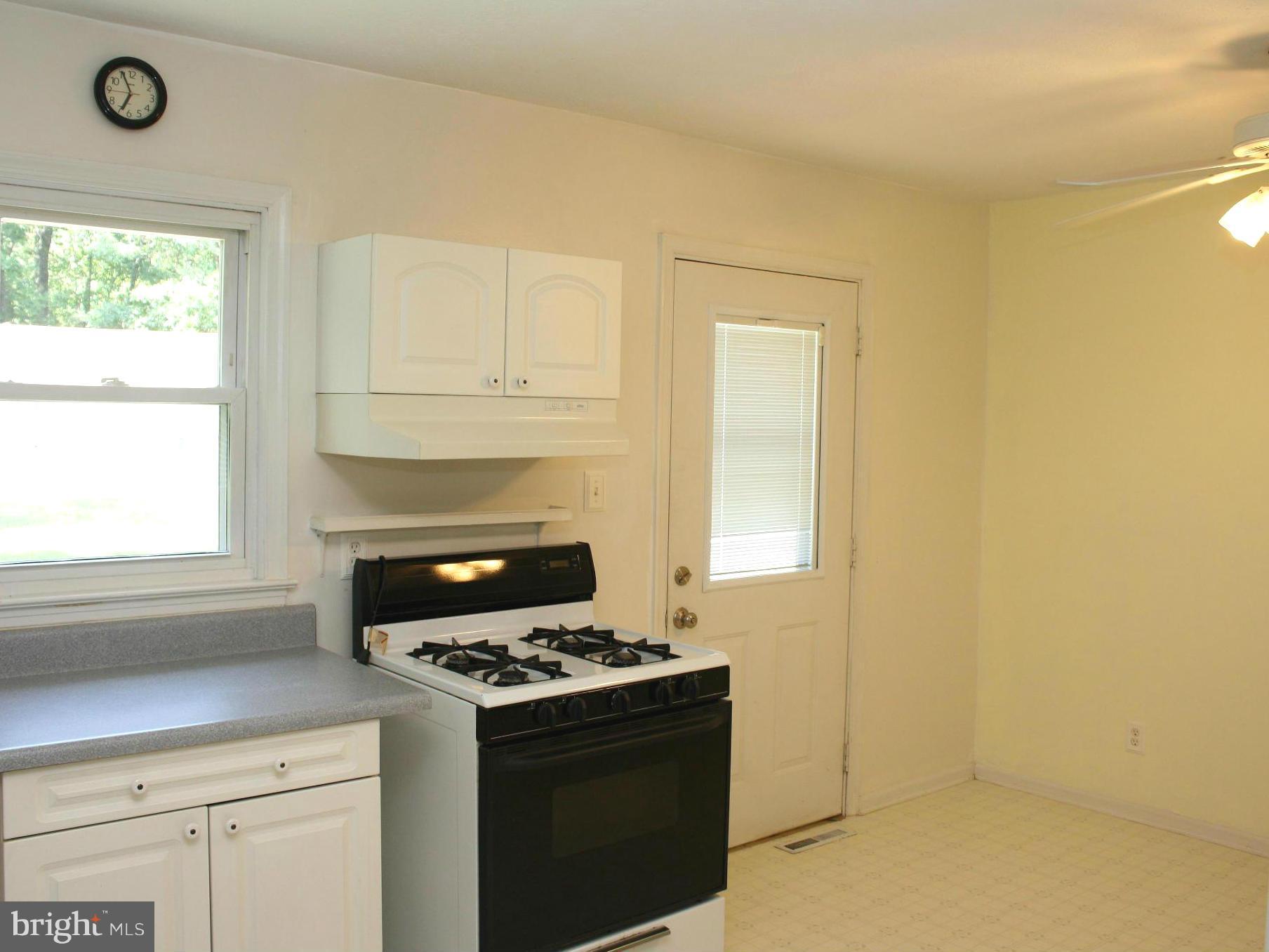 9632 Leavells Road Fredericksburg, VA 22407 - Photo 8 of 28 Kitchen