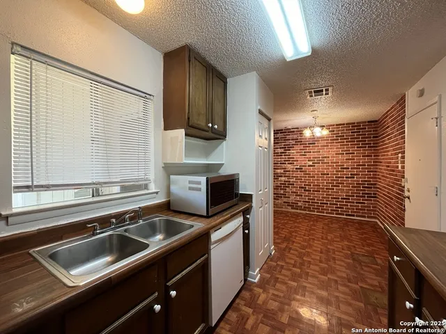 $1,350 | 117 Meadow Way, Converse, TX 78109