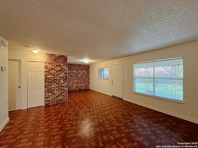 $1,350 | 117 Meadow Way, Converse, TX 78109