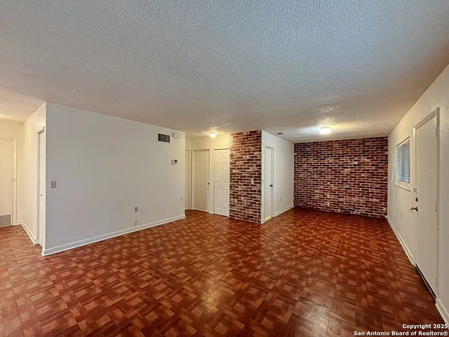 $1,350 | 117 Meadow Way, Converse, TX 78109