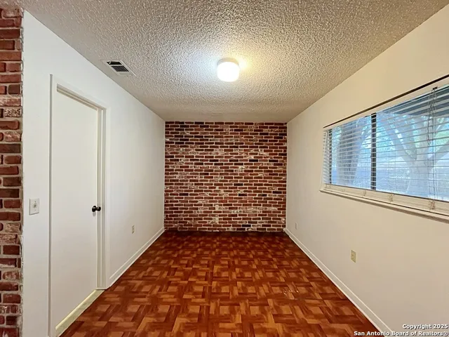 $1,350 | 117 Meadow Way, Converse, TX 78109