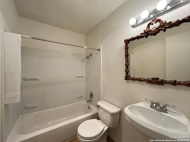 $1,350 | 117 Meadow Way, Converse, TX 78109