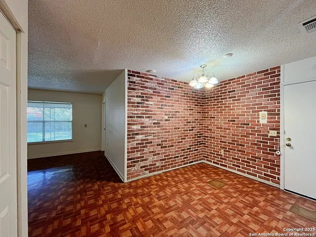 $1,350 | 117 Meadow Way, Converse, TX 78109