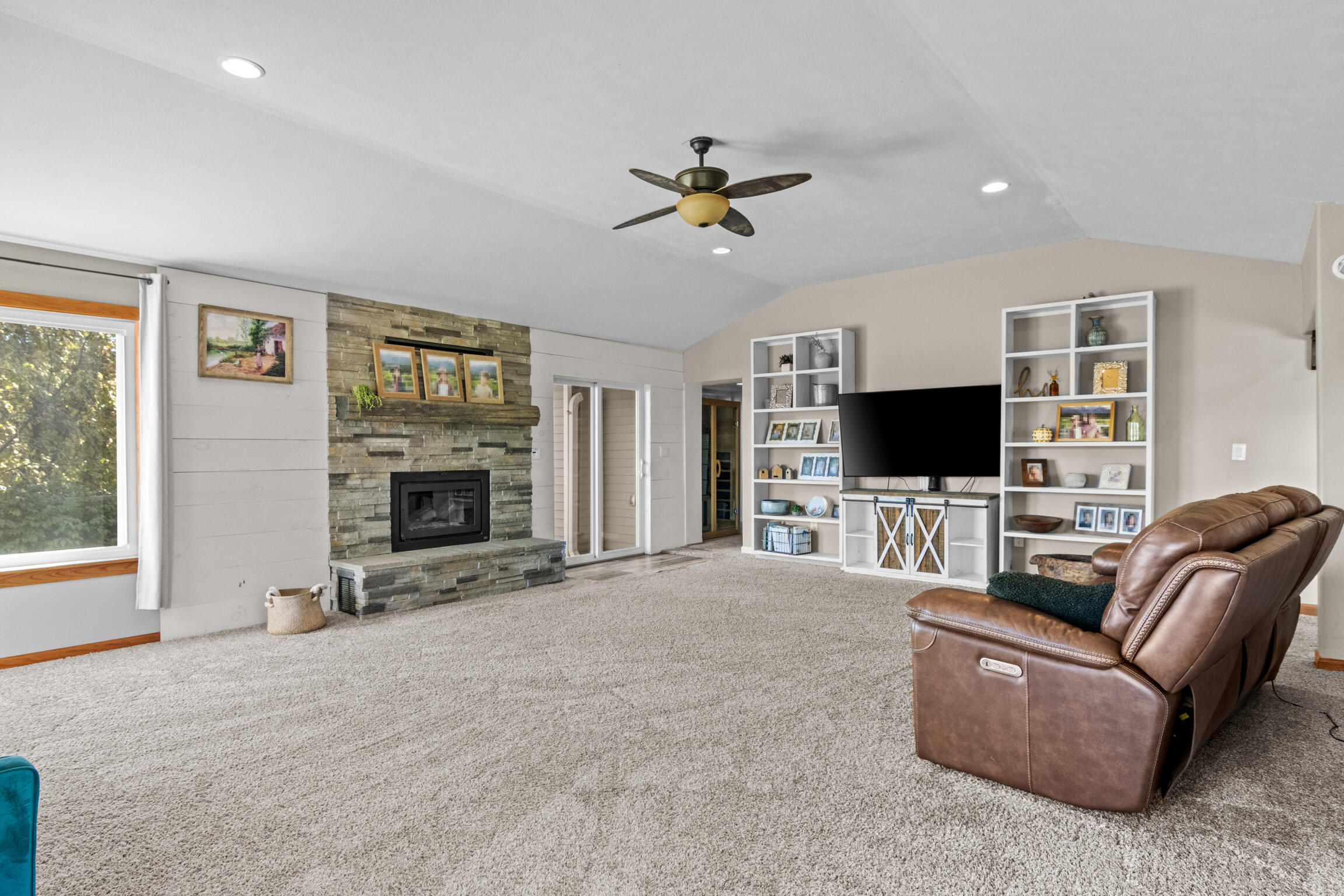 15460 19 Mile Road Tustin, MI 49688 - Photo 10 of 32 Living Room