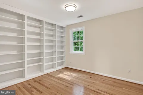 $850,000 | 19 South Abingdon Street, Arlington, VA 22204