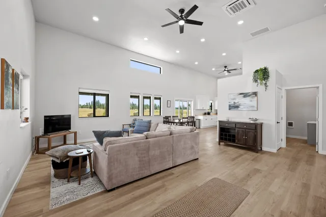 $659,900 | 21608 South Mill Road, Spangle, WA 99031