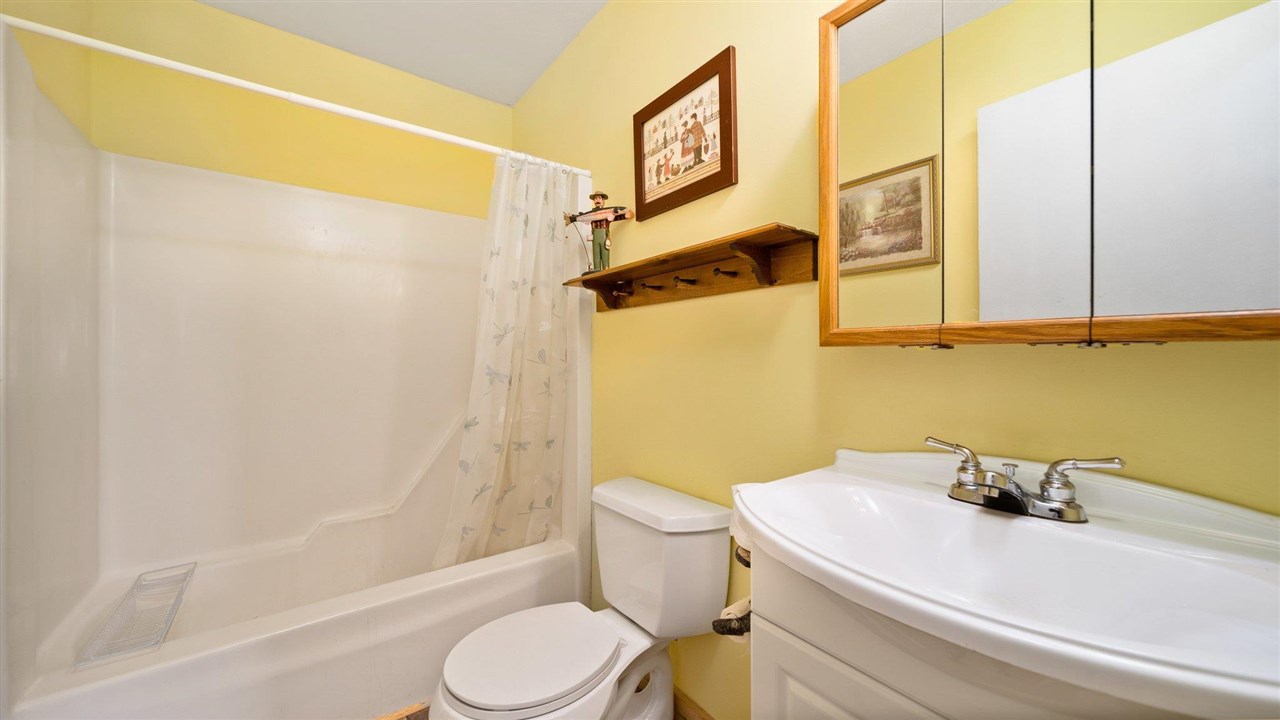 2569 Tonawanda Road Grawn, MI 49637 - Photo 15 of 25 1893434-14.JPG