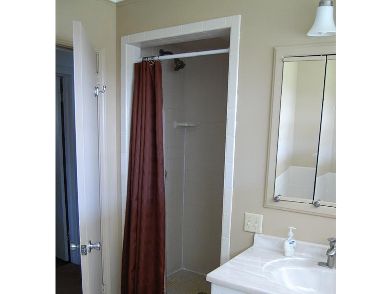 224 Cranberry Road Grove City, PA 16127 - Photo 14 of 15 Master Bath/Spa.