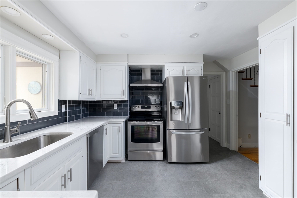 3 Old English Road Worcester, MA 01609 - Photo 4 of 39 Gallery Image 4